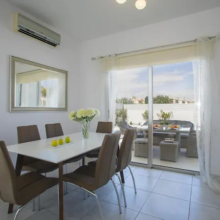 Imagine You And Your Family Renting This Luxury Minutes From The Beach, Protaras 1470 וילה פאראלימני