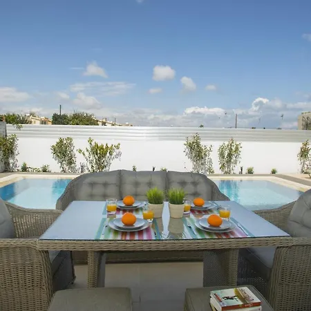Imagine You And Your Family Renting This Luxury Minutes From The Beach, Protaras 1470 וילה